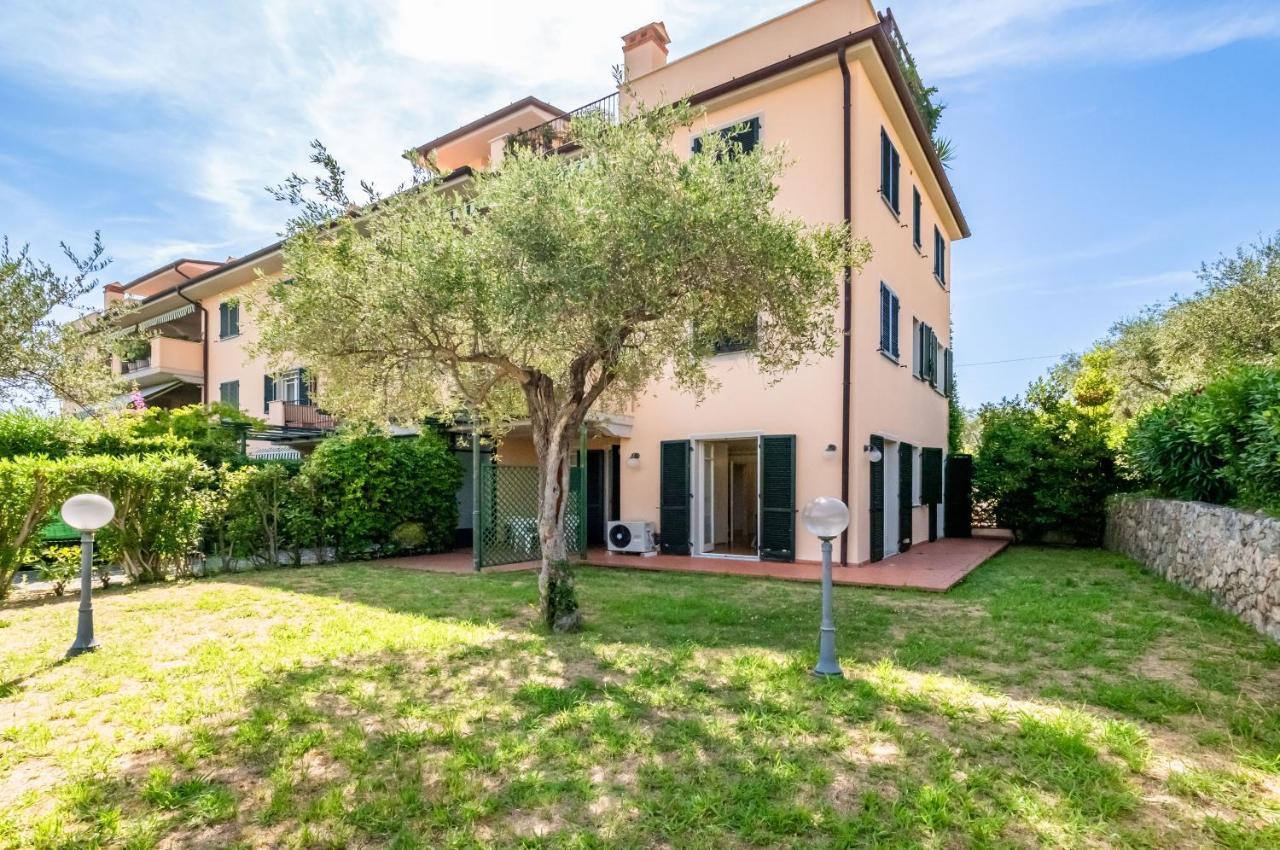 Appartement Piana Di Solaro Modern Flat & Swimming Pool à Lerici Extérieur photo